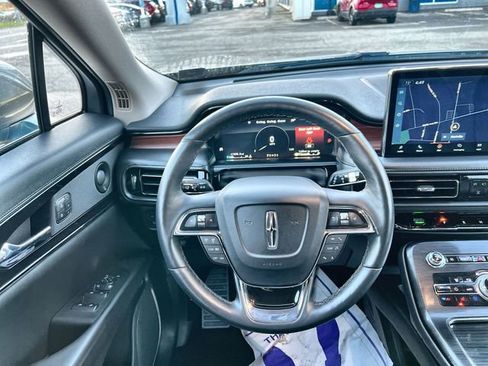 Used 2021 Lincoln Nautilus Reserve image 12