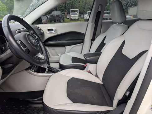 Used 2018 Jeep Compass Latitude w/ Popular Equipment Group FWD image 15