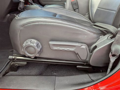 Used 2018 Jeep Wrangler Unlimited Sahara image 13