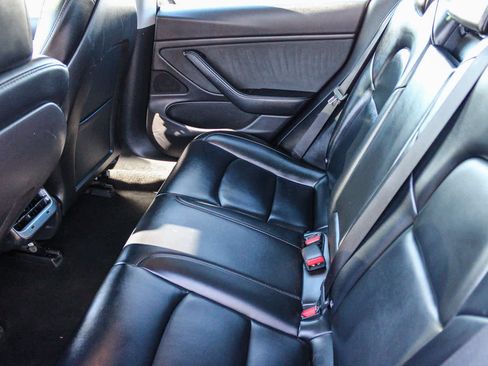 Used 2018 Tesla Model 3 Mid Range image 18