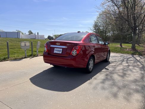 Used 2016 Chevrolet Sonic LT image 9