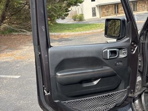 Used 2020 Jeep Wrangler Unlimited Sahara image 16