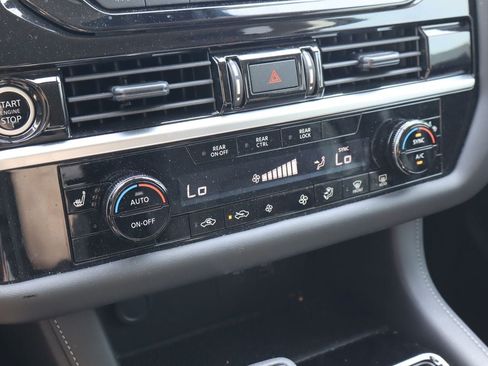 Used 2024 Nissan Pathfinder SV FWD image 25