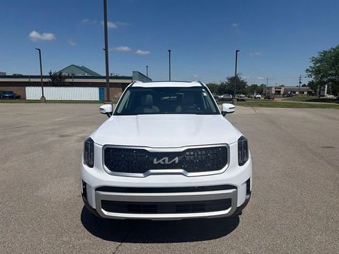 Used 2025 Kia Telluride EX w/ EX Captain's Chair Package FWD image 11