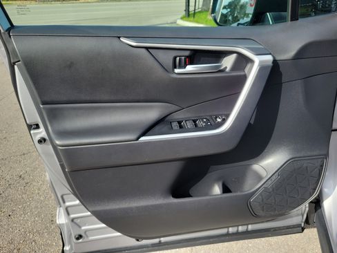 Used 2024 Toyota RAV4 SE image 23