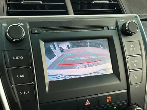 Used 2015 Toyota Camry SE FWD image 16
