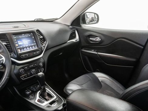 Used 2015 Jeep Cherokee Trailhawk w/ Comfort/Convenience Group AWD/4WD image 12