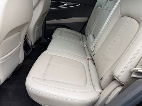 Used 2022 Lincoln Nautilus Reserve w/ Equipment Group 201A image 11