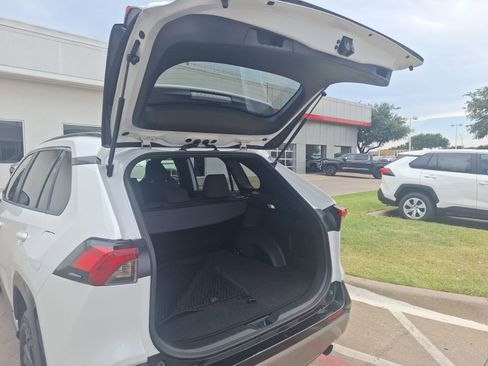 Used 2025 Toyota RAV4 SE image 11
