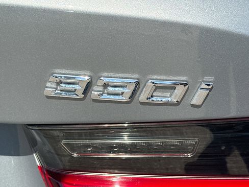 Used 2023 BMW 330i Sedan w/ Premium Package image 12