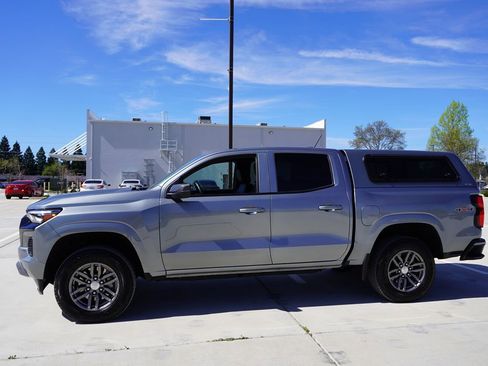 Used 2025 Chevrolet Colorado LT w/ LT Convenience Package image 3