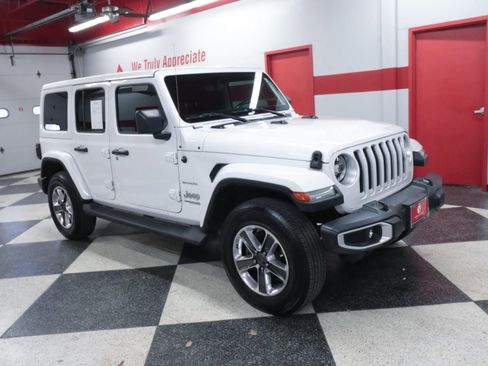 Used 2020 Jeep Wrangler Unlimited Sahara image 3