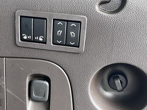 Used 2017 GMC Yukon XL Denali w/ Open Road Package image 40