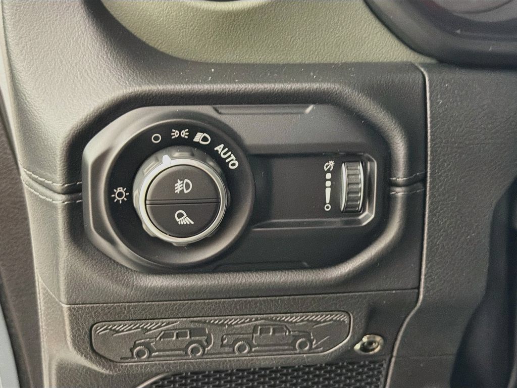 Used 2024 Jeep Gladiator Mojave AWD/4WD image 10