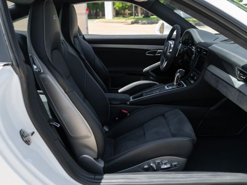 Used 2015 Porsche 911 GT3 RWD image 17