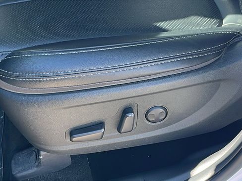 Used 2023 Hyundai Santa Fe SEL w/ Premium Package image 11