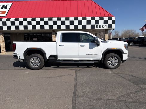 Used 2023 GMC Sierra 3500 Denali w/ Denali Ultimate Package image 10