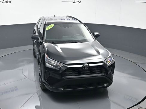 Used 2021 Toyota RAV4 LE image 43
