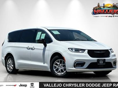 Used 2024 Chrysler Pacifica Touring-L