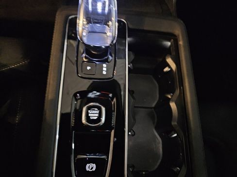 Certified 2025 Volvo XC90 B6 Ultra image 25