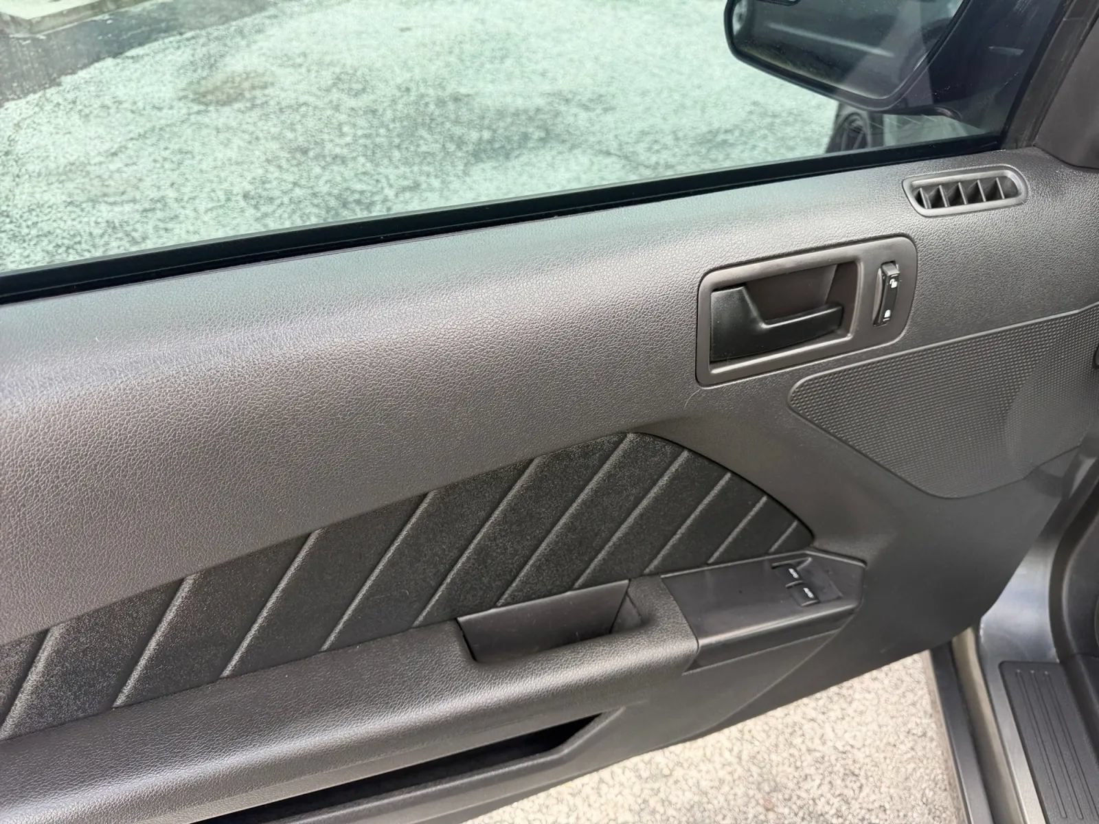 Used 2014 Ford Mustang Coupe RWD image 11