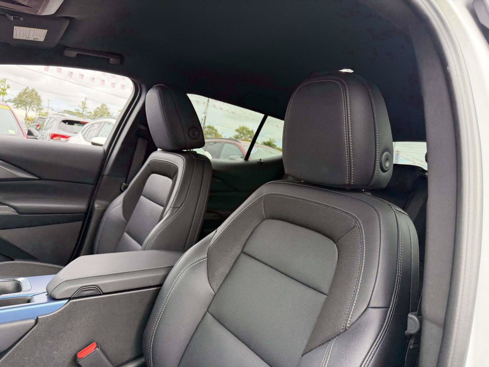 Used 2025 Chevrolet Equinox EV LT w/ Convenience Package FWD image 11