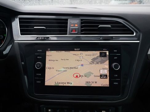 Used 2018 Volkswagen Tiguan SEL image 22