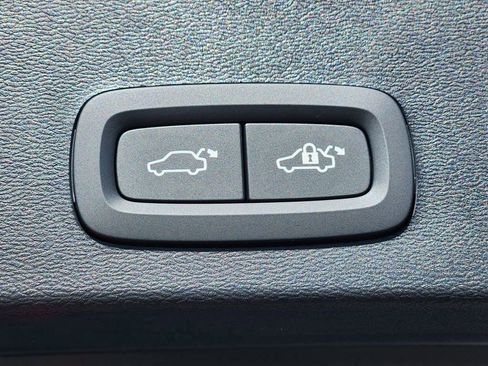 New 2026 Volvo XC40 B5 Plus w/ Protection Package Premier image 24