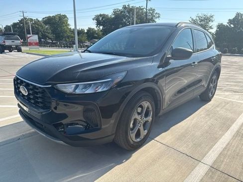 Used 2025 Ford Escape ST-Line FWD image 2