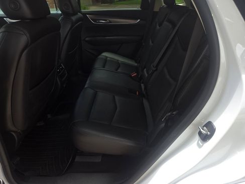 Used 2017 Cadillac XT5 Premium Luxury FWD image 19