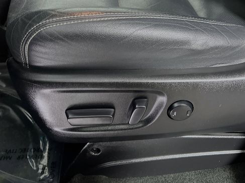 Used 2015 Toyota Sienna SE w/ SE Preferred Package image 16