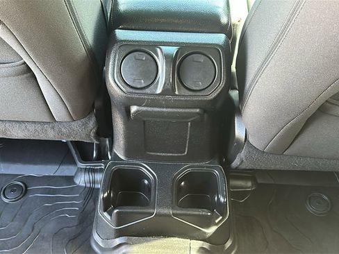 Used 2018 Jeep Wrangler Unlimited Sport image 29