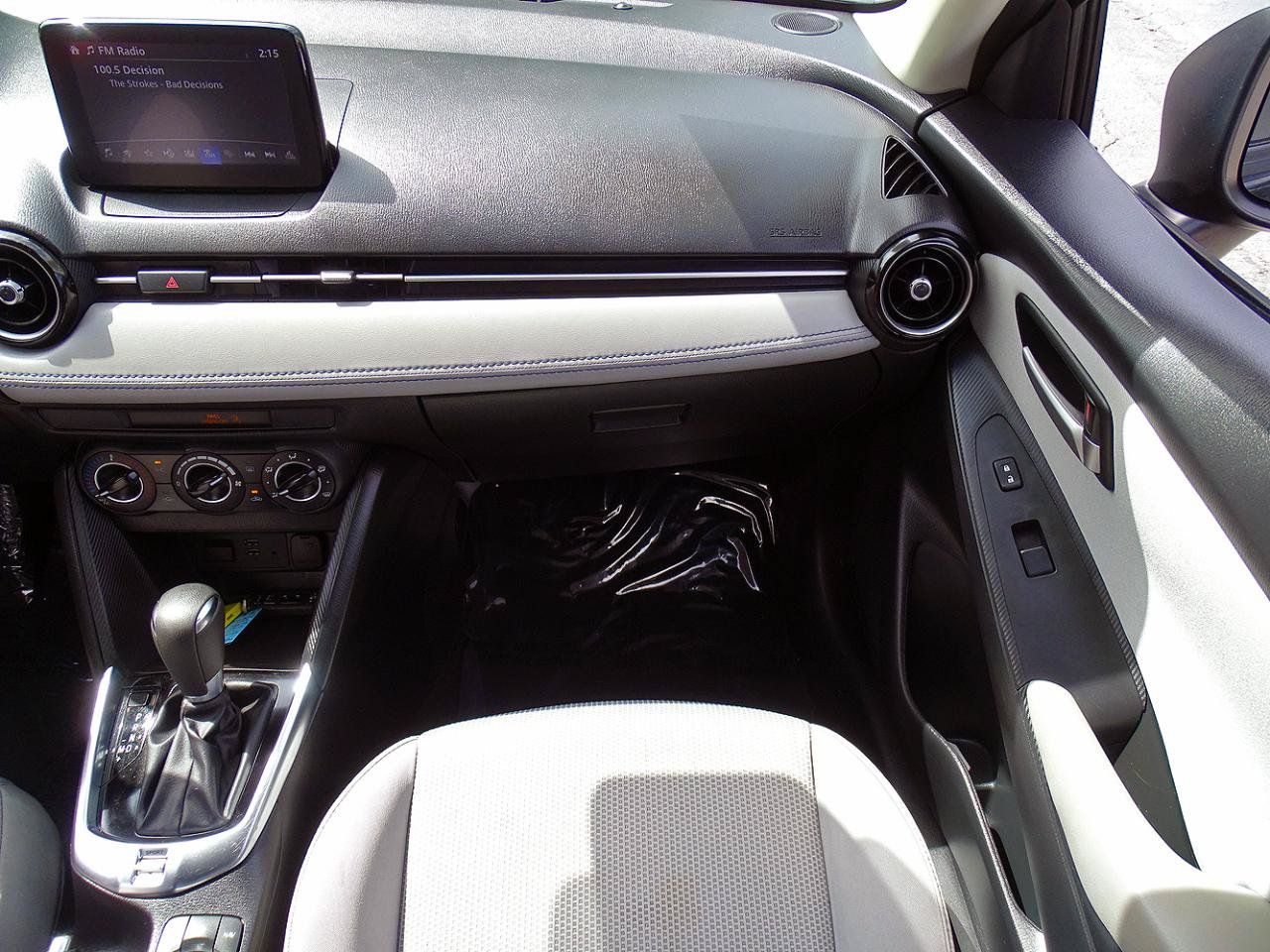 Used 2019 Toyota Yaris LE FWD image 32