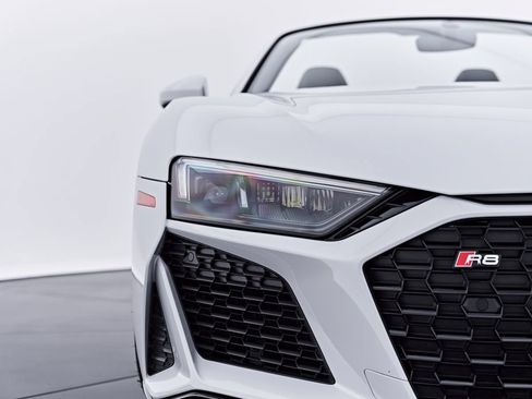 Used 2022 Audi R8 V10 w/ Carbon Exterior Package RWD image 33