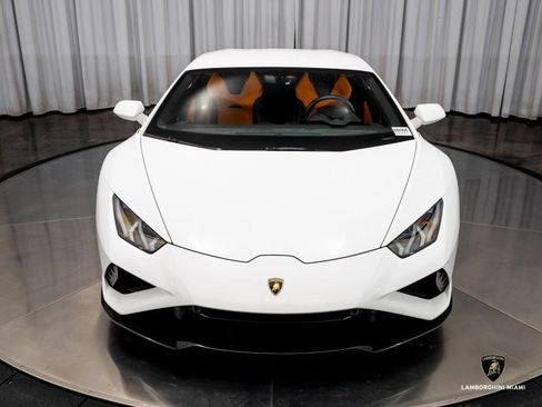 Used 2021 Lamborghini Huracan EVO image 3