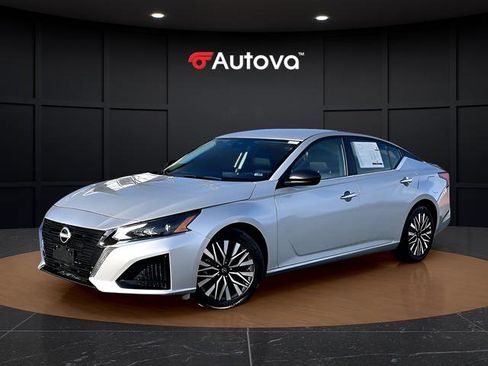 Used 2025 Nissan Altima 2.5 SV image 1