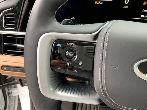 Used 2025 INFINITI QX80 Sensory AWD/4WD image 16