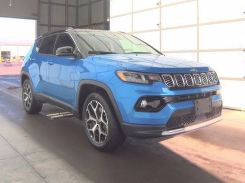Used 2025 Jeep Compass Limited image 4