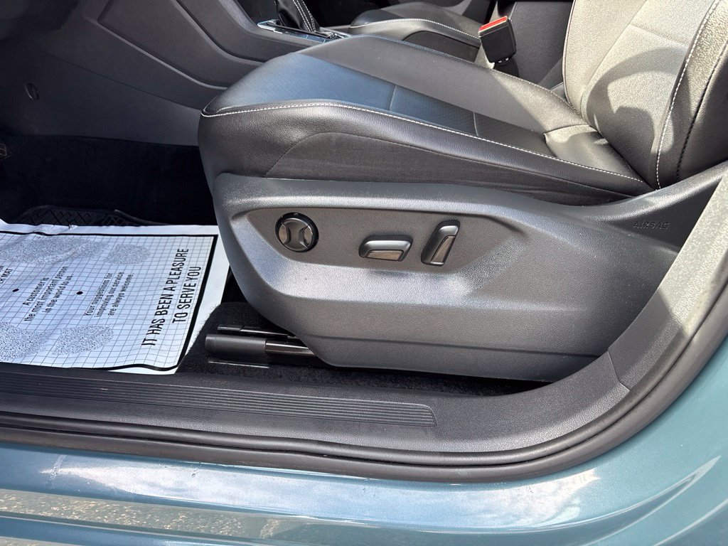 Used 2021 Volkswagen Tiguan SE w/ Panoramic Sunroof Package AWD/4WD image 21