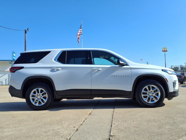 Used 2023 Chevrolet Traverse LS FWD image 4