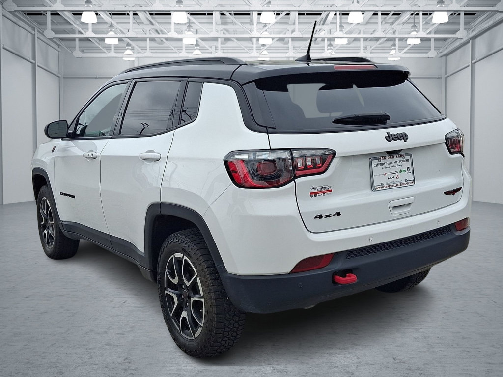 Used 2025 Jeep Compass Trailhawk AWD/4WD image 3