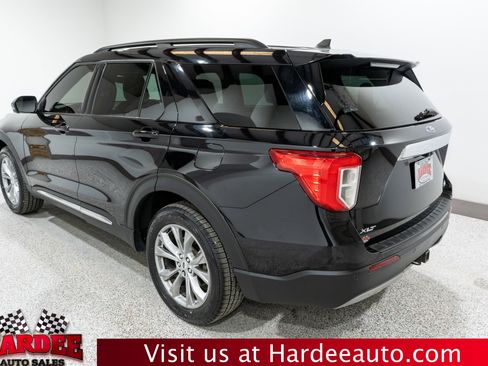 Used 2022 Ford Explorer XLT w/ Equipment Group 202A image 3