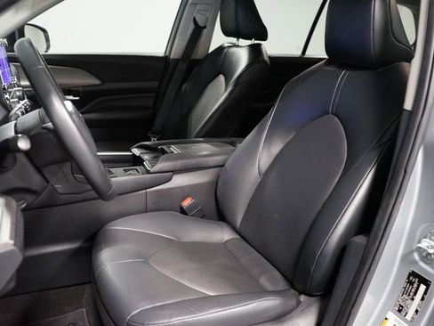 Used 2024 Toyota Grand Highlander FWD image 6
