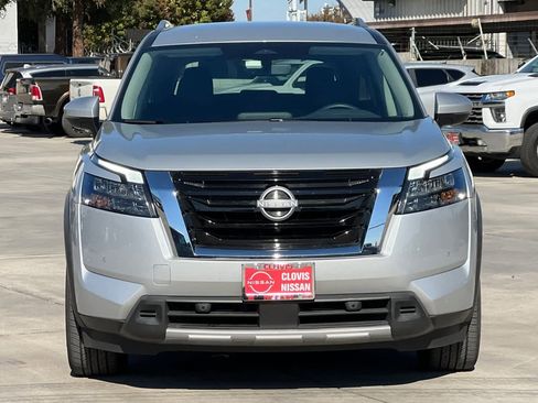 Certified 2025 Nissan Pathfinder SL image 11