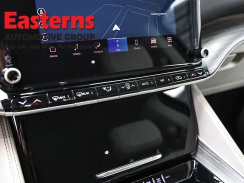 Used 2024 Jeep Wagoneer L Series II w/ Flexible Seating Group RWD image 20