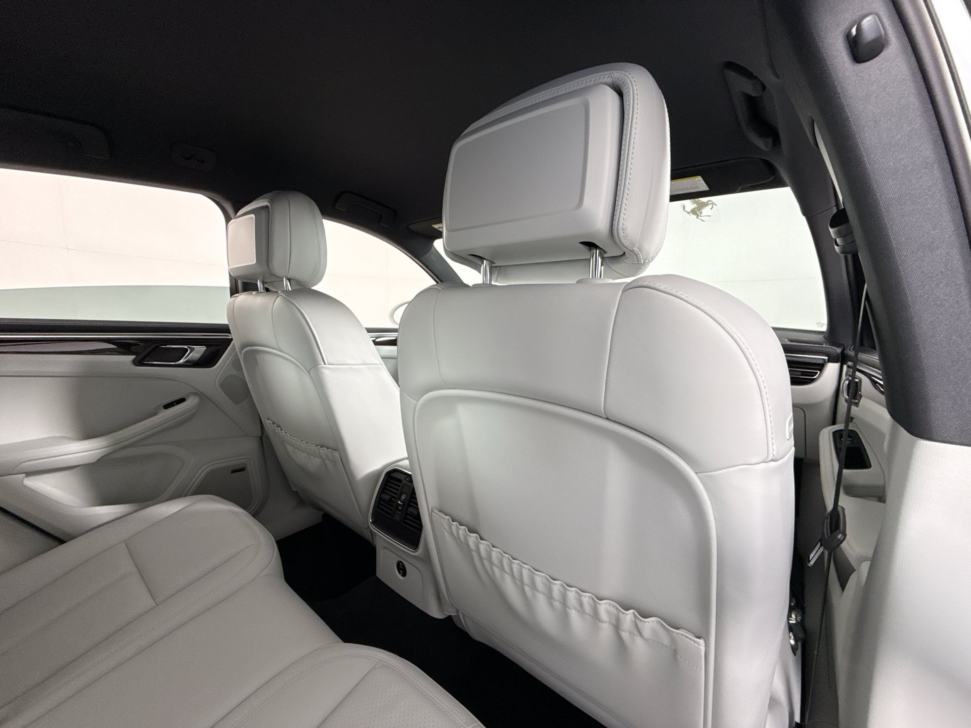 Used 2024 Porsche Macan AWD/4WD image 24