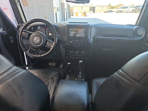 Used 2015 Jeep Wrangler Unlimited Sahara image 9