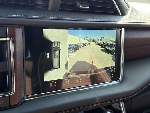 Used 2023 GMC Yukon Denali Ultimate AWD/4WD image 14