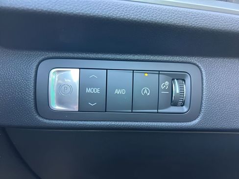 Used 2026 Chevrolet Traverse LT w/ Sun and Wheel Package AWD/4WD image 25