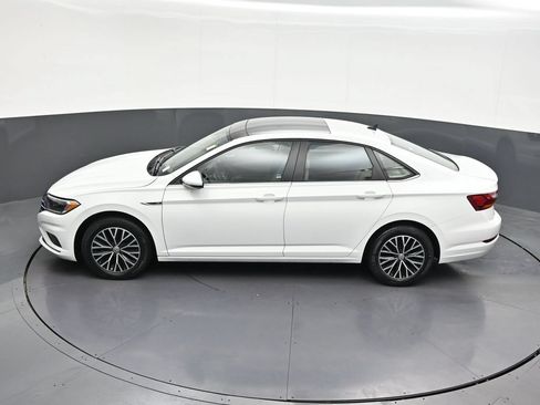 Used 2019 Volkswagen Jetta SEL w/ Cold Weather Package FWD image 16